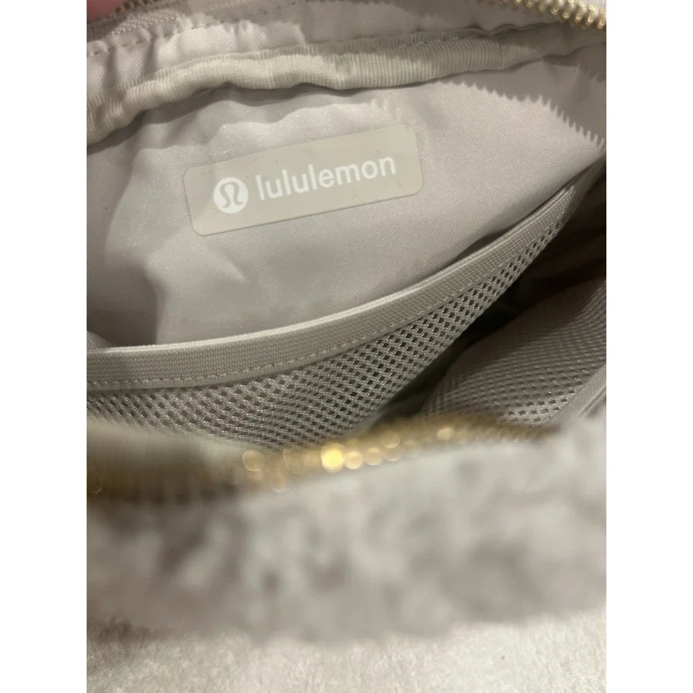 Lululemon Everywhere Belt Bag‎ Plush Fleece Ivory White Fanny Pack New With Tag
